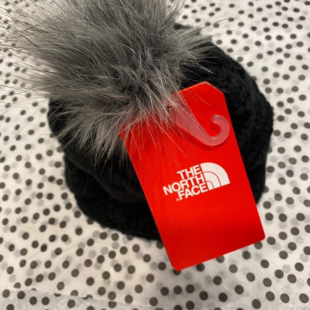 The North Face triple cable fur Pom beanie NWT - Picture 2 of 8